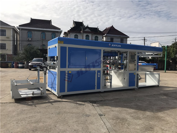 如何更換全自動(dòng)吸塑機(jī)的真空泵油？