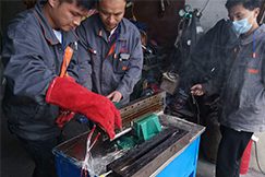 熔噴布模頭堵孔怎么辦？熔噴模具干冰清洗機(jī)為您解決難題