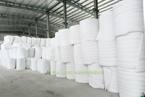 珍珠棉包裝材料質地柔軟彈性好，抗壓抗摔，可根據(jù)您的要求定制