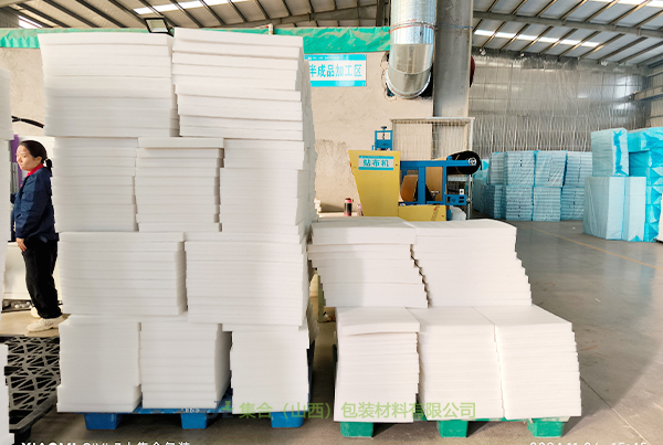 內(nèi)蒙珍珠棉板材定制廠家-集合包裝專業(yè)生產(chǎn)珍珠棉板材、白色珍珠棉板材、復(fù)合珍珠棉板材源頭直供