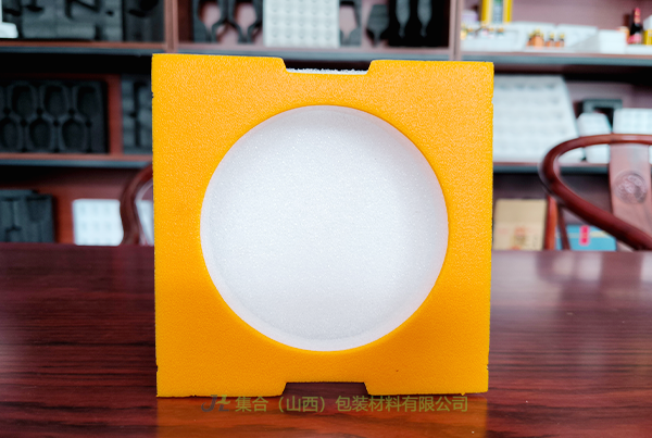 酒盒內(nèi)襯-太原珍珠棉廠專業(yè)生產(chǎn)珍珠棉盒、EPE禮盒內(nèi)襯、EPE珍珠棉盒純正源頭貨