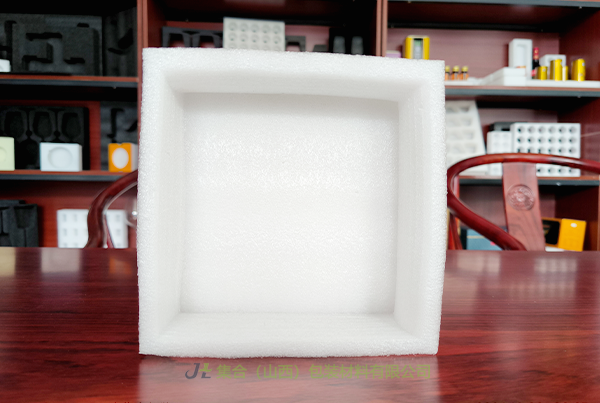 供應(yīng)永濟(jì)珍珠棉EPE-山西珍珠棉廠家專業(yè)生產(chǎn)汽車(chē)配件珍珠棉托盤(pán)、白色珍珠棉板材、珍珠棉酒水包裝原廠直售