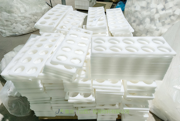 武鄉(xiāng)珍珠棉內(nèi)包裝-山西珍珠棉廠專業(yè)生產(chǎn)珍珠棉內(nèi)襯、珍珠棉禮盒內(nèi)襯、貼絨布珍珠棉內(nèi)襯優(yōu)質(zhì)實(shí)惠